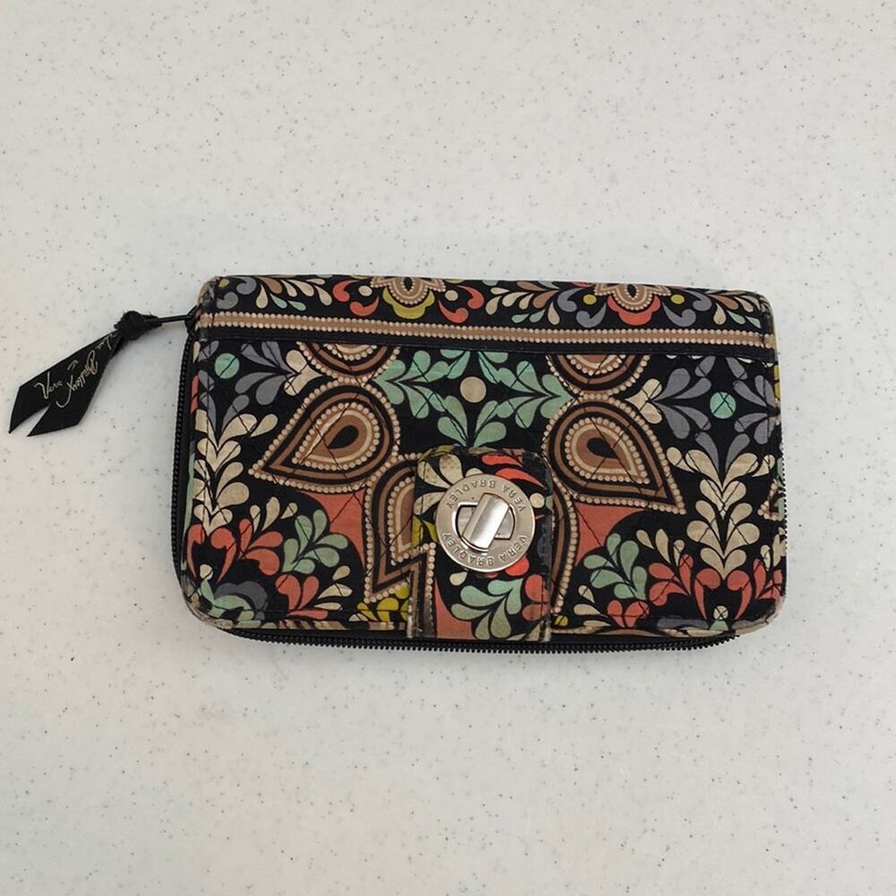 Vera Bradley Quilted turnlock wallet EUC